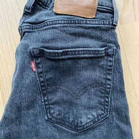 Levis 502. W28 L32