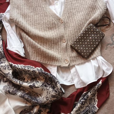 Max Mara hvit bluse skjerf I silke Ilag vest S Rykiel clutch