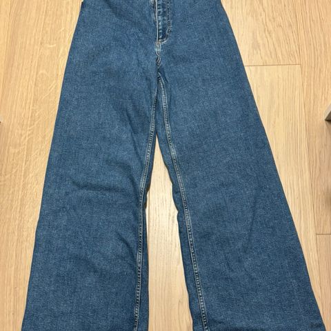 Ubrukt jeans fra Zara