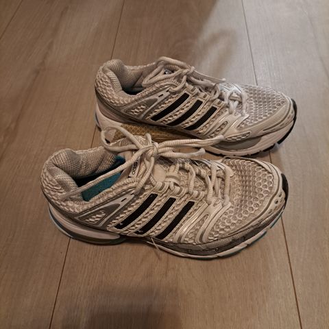 Adidas joggesko, str 39 1/3, men SMÅ.