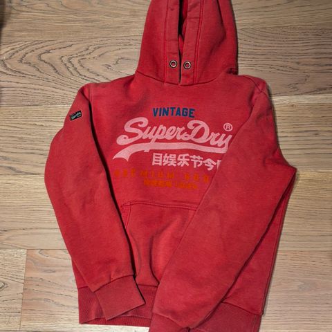 Superdry hettegenser og T-skjorte