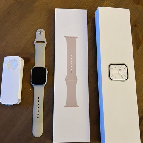 Apple watch 7 starlight