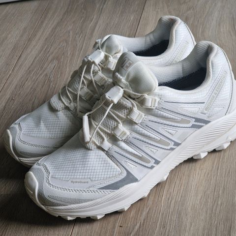 Hvite sneakers