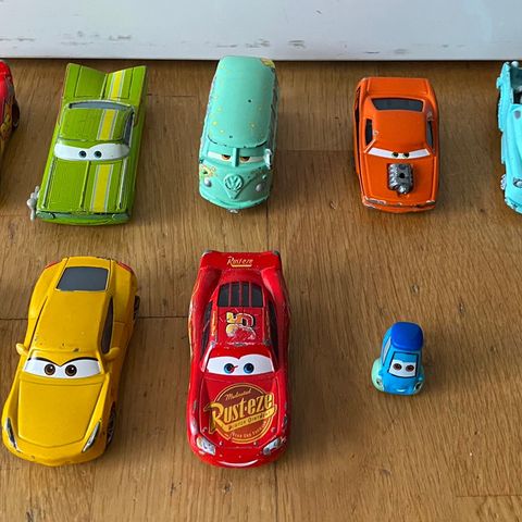 Disney Cars selges i sett på 10 til 250,-