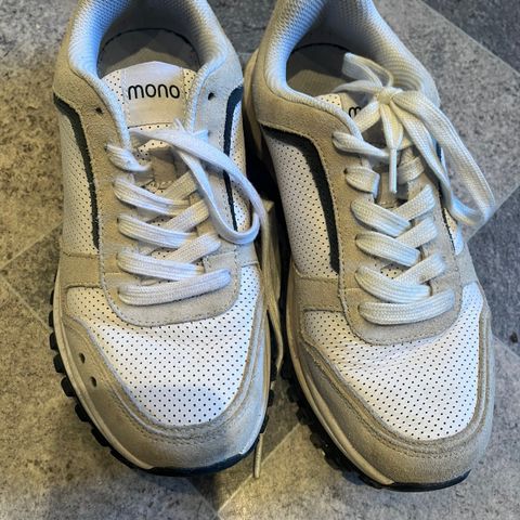 Mono sneakers str 38