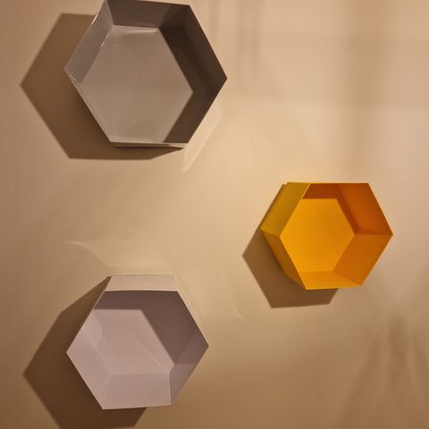 3 kule hexagon-hyller selges samlet