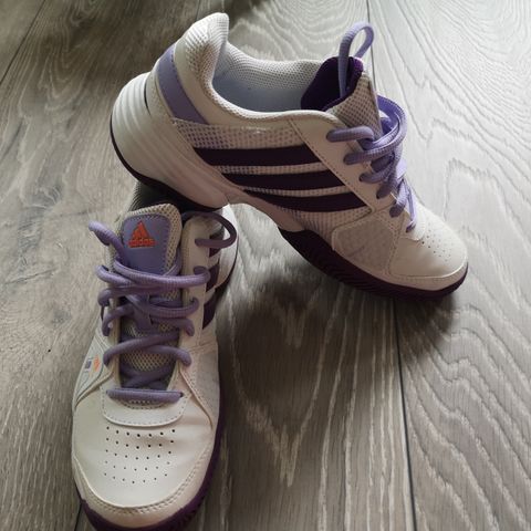 Nesten nye Adidas sko, str. 35,5