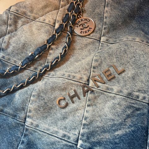 Chanel - veske i blå jeans farge