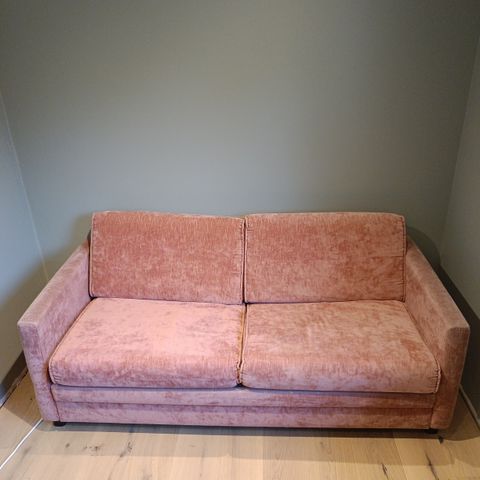 Rosa velour sovesofa