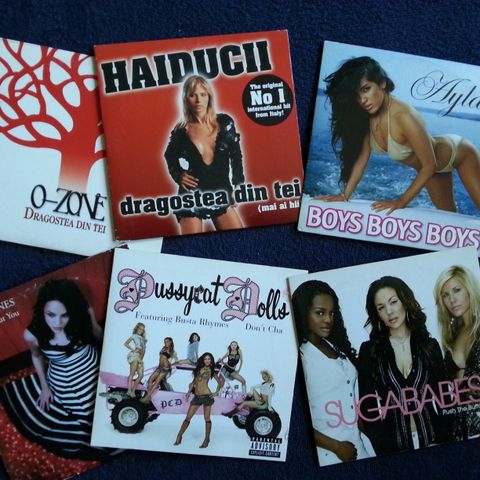 Selger samlet seks stk. Cd singler med bl.a; Sugababes, Pussycat Dolls, Aylar.