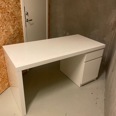 MALM skrivebord / pult fra IKEA