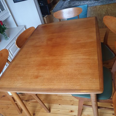 Teak spisestue m 6 stoler