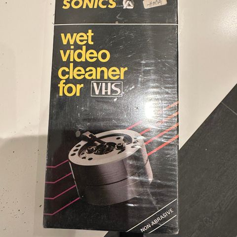 Wet video cleaner for VHS