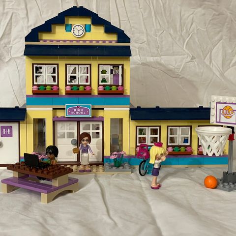 Lego Friends - Heartlake ungdomsskole (41005)