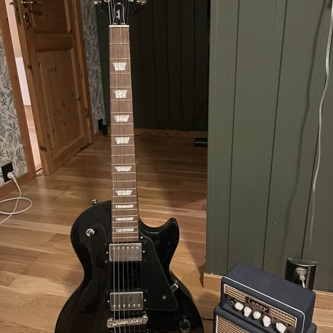 EPIPHONE Les Paul Studio EB, med forsterker og div. tilbehør