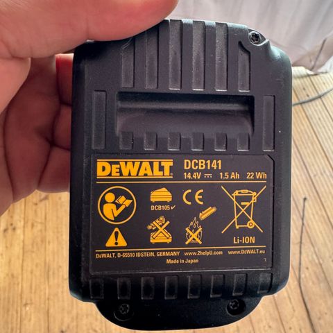 3 battery charger Dw.