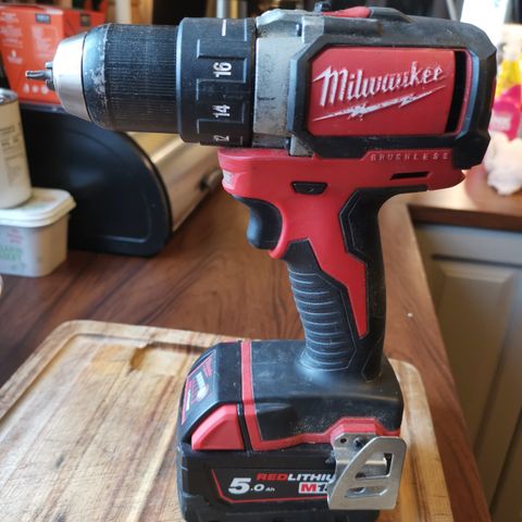 Milwaukee drill m/batteri