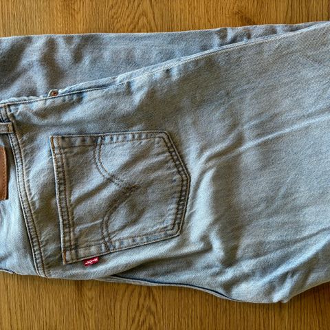 Levis bukse ribcage straight i størrelse 31 lengde 30