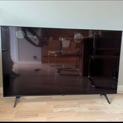 Skadet LG 55” UR8000 4K LCD TV