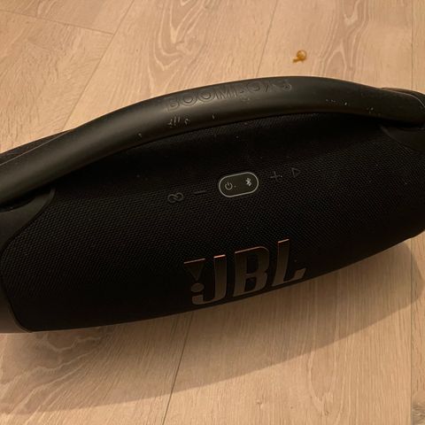 Lite brukt JBL Boombox 3 selges