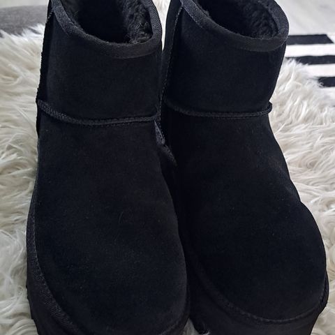 Ugg Classic Mini platform.