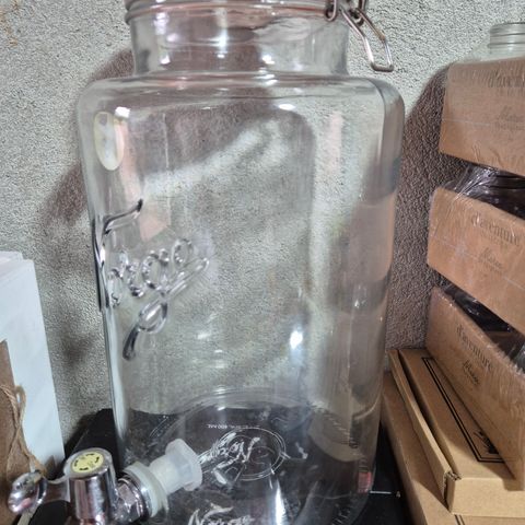 Norgesglass drikkedispenser