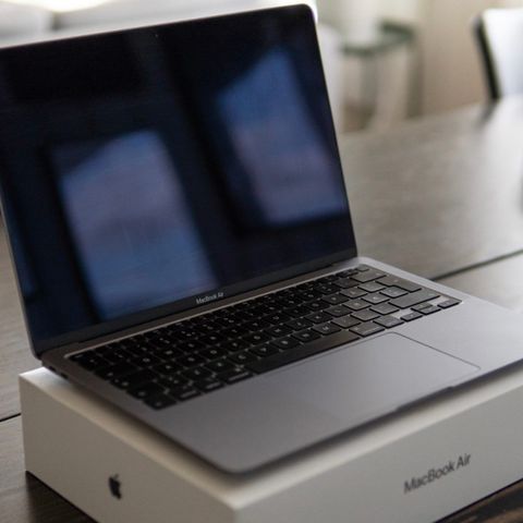 Pent brukt Macbook AIR / M1 / 16GB / 256GB SSD / 13,3"