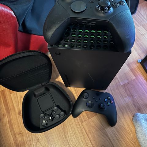 Xbox Series X m/ Elite v2 controllee