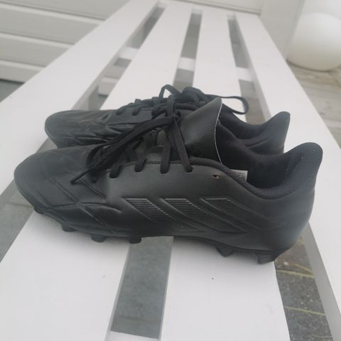 Adidas fotballsko str 42