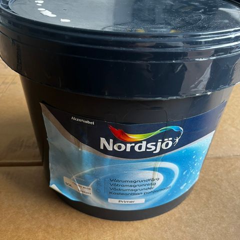 Nordsjø original våtromsmaling - circa 8lt og våtromssparkel