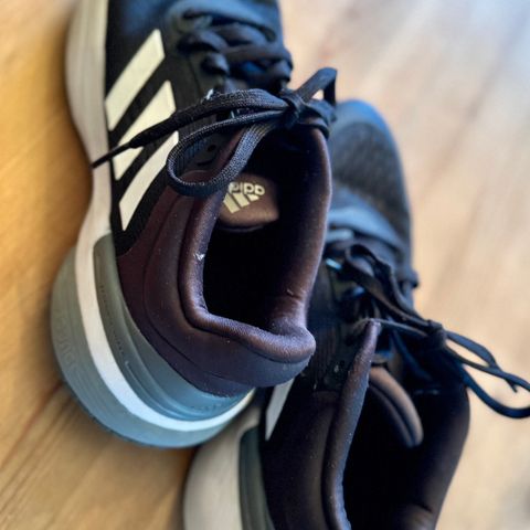 Adidas joggesko str 38 selges