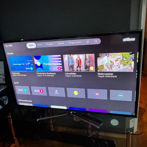 Samsung TV selges 55’ med tv bord