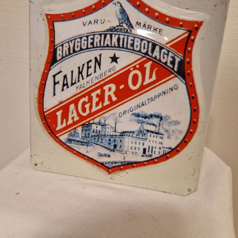 Falken lager øl, Svensk skilt