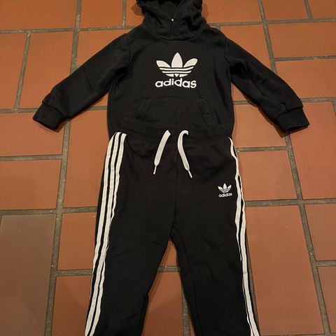 Adidas sett