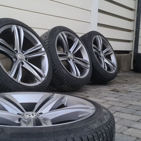 RESERVERT***ORIGINALE VW R LINE FELGER* SEBRING 19' *MED PREMIUM KVALITETSDEKK