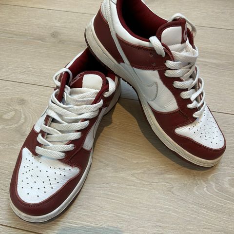 Vintage Nike Dunk Low, størrelse 40,5