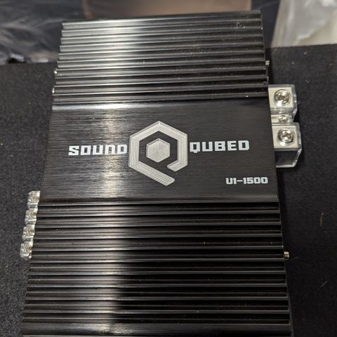 SoundQubed U1-1500. Forsterker 400wRMS i 4ohm, 800wRMS i 2ohm, 1500wRMS i 1ohm.