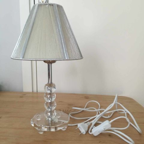 Bordlampe med skjerm