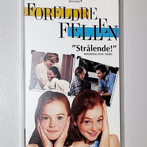 2 VHS SMALL BOX.FORELDREFELLEN.