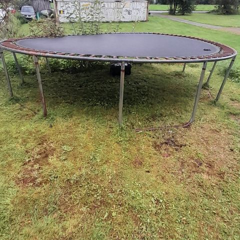 Trampoline  380cm samt ein 3m.