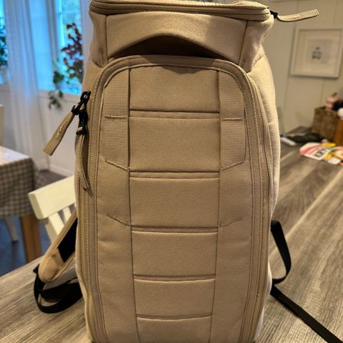 D_b_ Hugger 20 L Douchbag DB backpack -som ny