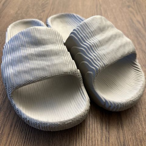 Til salgs: Adidas Adilette 22 slides, str 41/42 (UK 8)