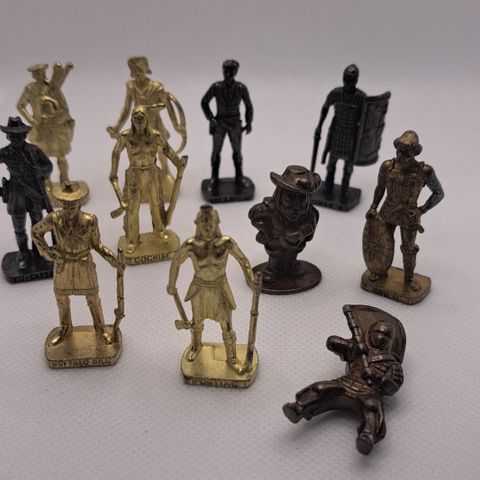 Metall figurer fra kinderegg 90 tallet