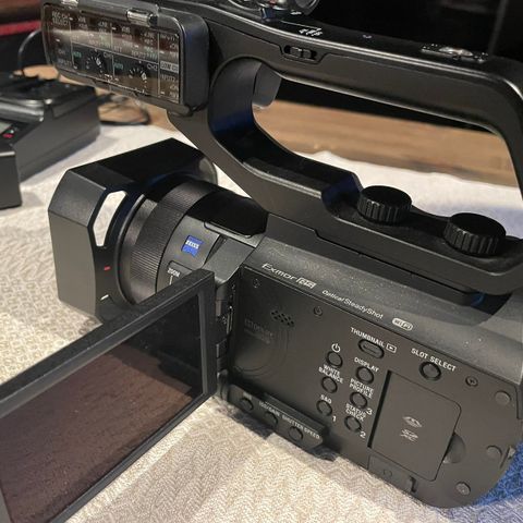 Sony HXR-NX 80