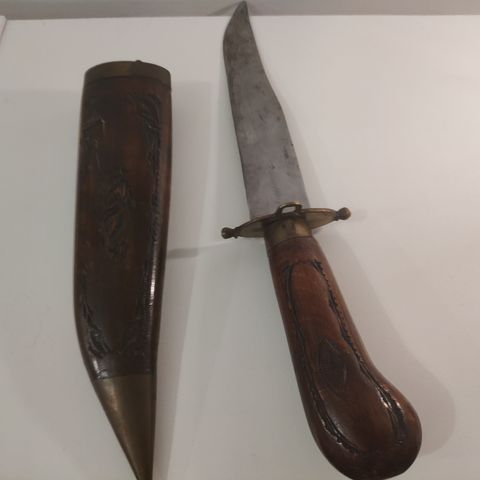 Vintage indisk kniv med messing og håndgraveringer