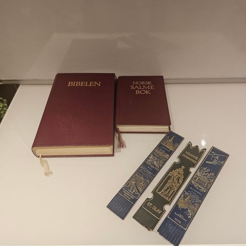 Bibelen fra 1986 og Norsk Salmebok fra 1958