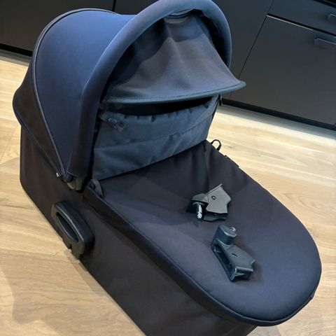 Baby Jogger Deluxe Pram bagdel + adaptere