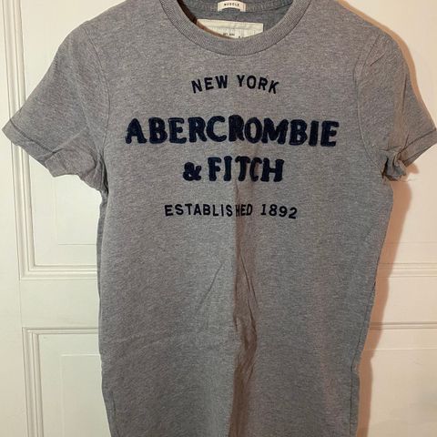 Abercrombie t-skjorte, str S