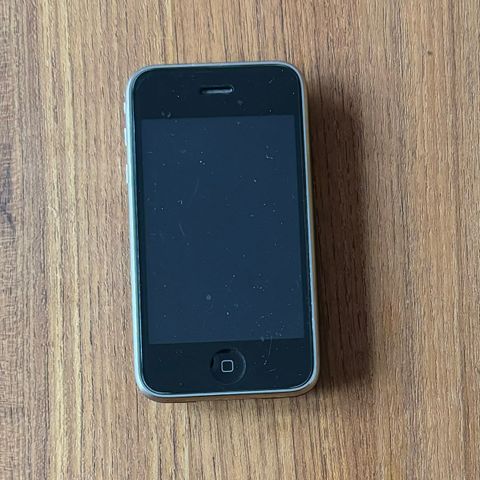 Apple iPhone 3GS - 32GB med Apple lader, ekstra reise batteri og silikon case.