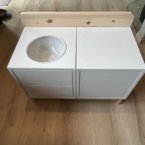 Hjemmelaget lekekjøkken med Eket moduler fra Ikea